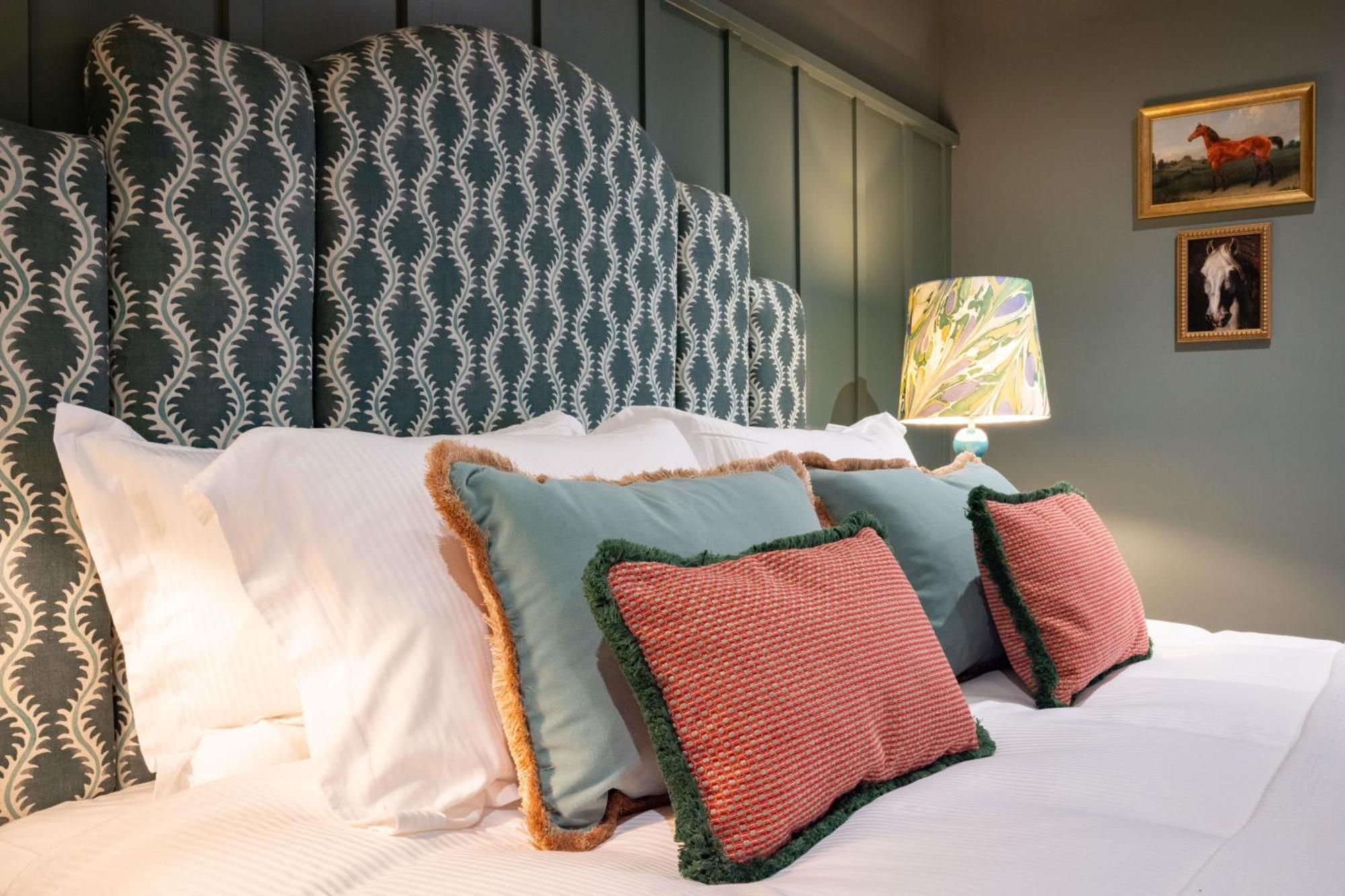 The Coat And Bear - A Heartwood Inn Newbury  Exteriér fotografie