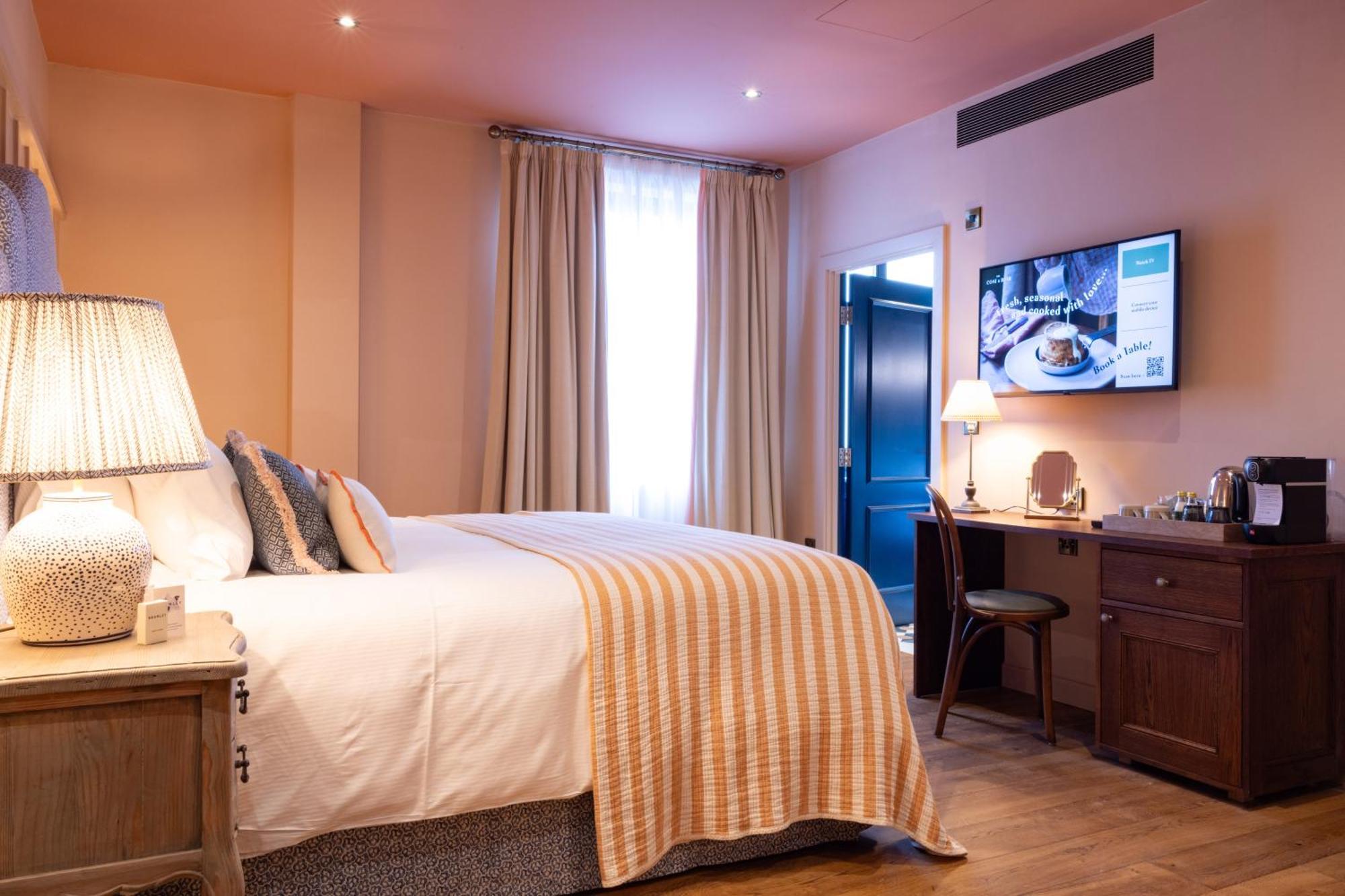 The Coat And Bear - A Heartwood Inn Newbury  Exteriér fotografie