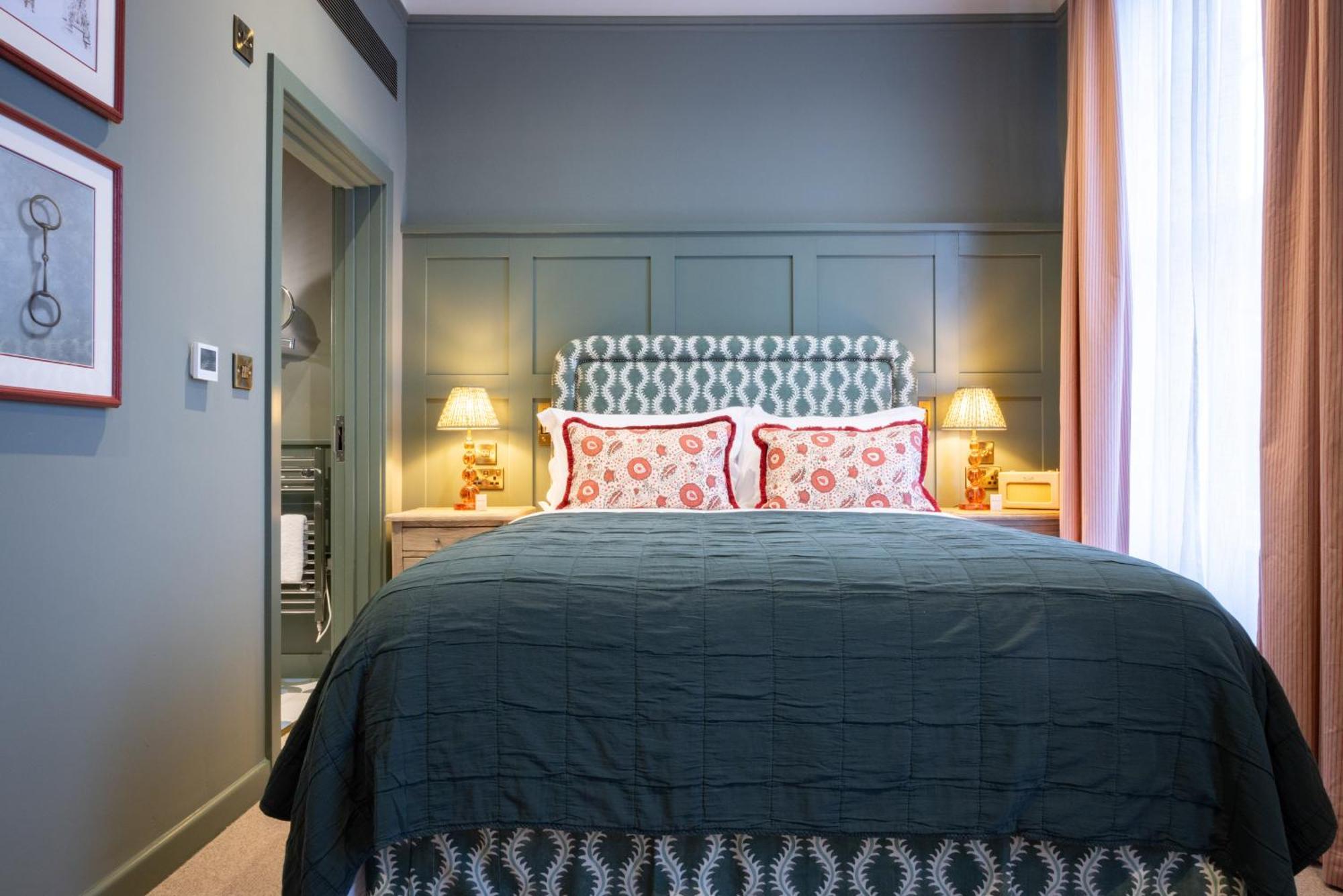 The Coat And Bear - A Heartwood Inn Newbury  Exteriér fotografie